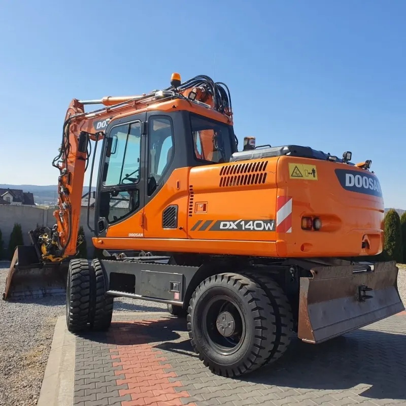 Escavadora Usada Doosan DX140W