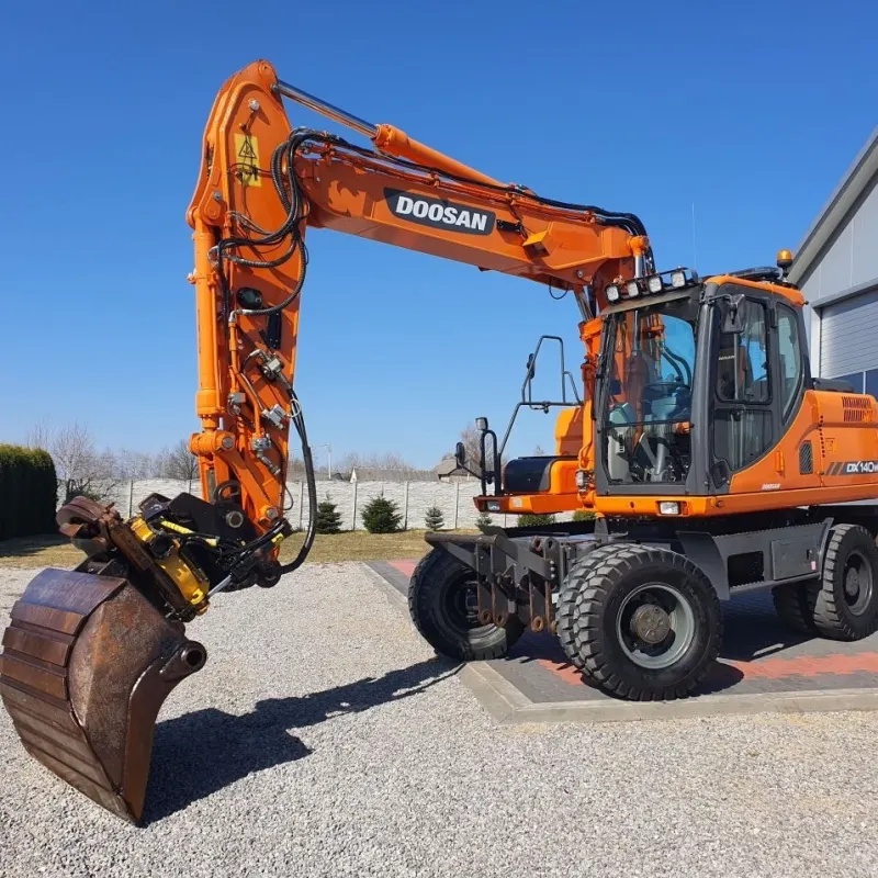 Escavadora Usada Doosan DX140W