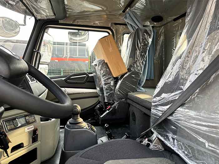 Caminhão Trator Howo NX 4x2 com Motor MAN