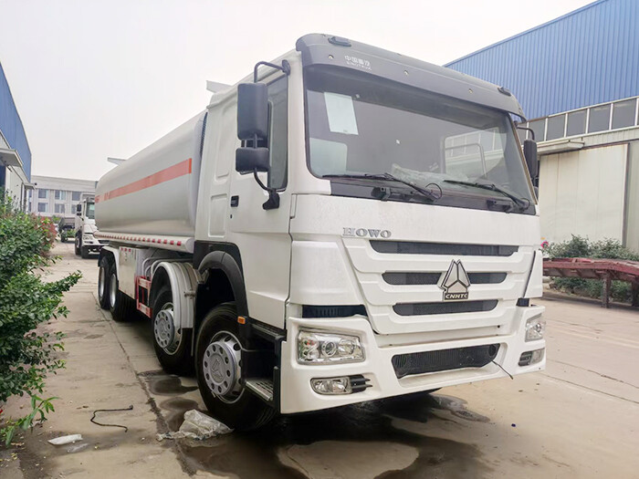Caminhão Tanque de Combustível Sinotruk Howo 8x4