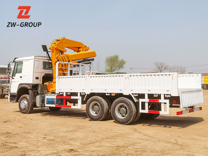 Caminhão Howo 375 com Guincho Montado Dobrável