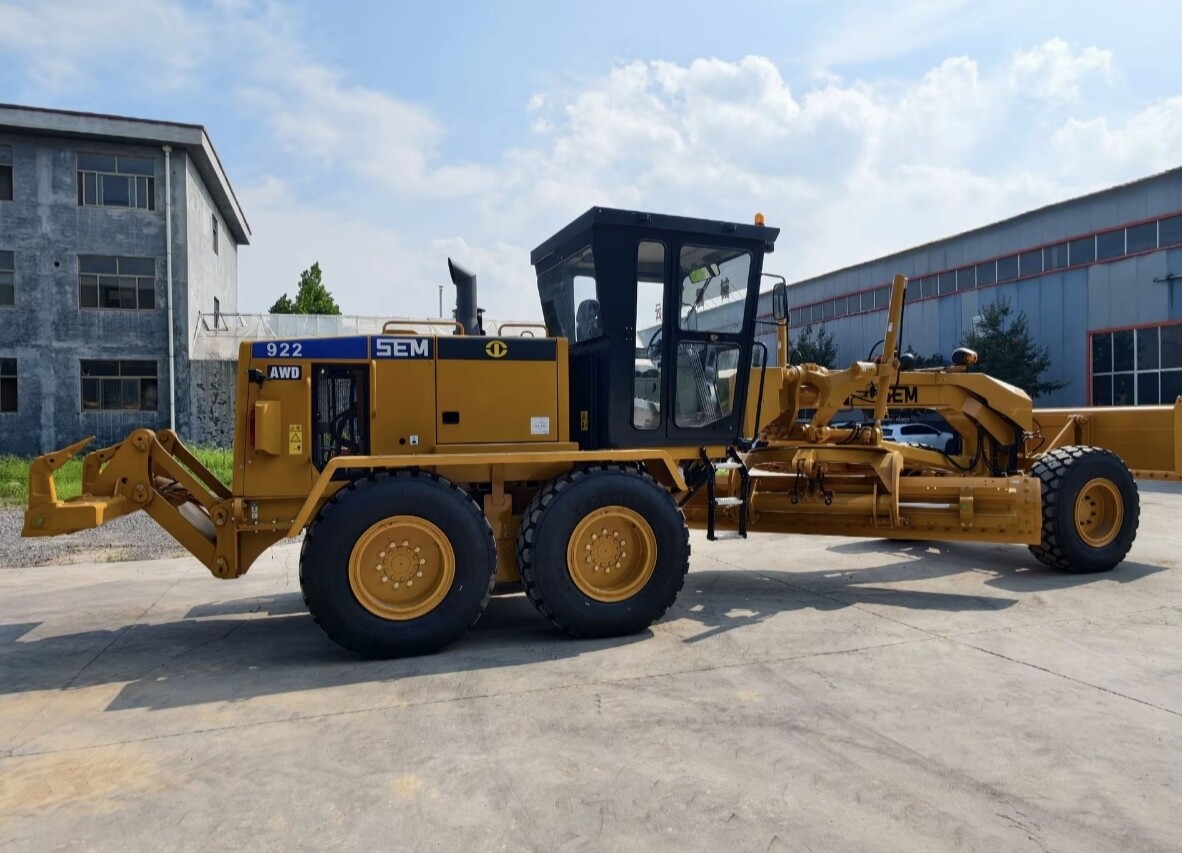 Motoniveladora SEM 922F novinha em folha
