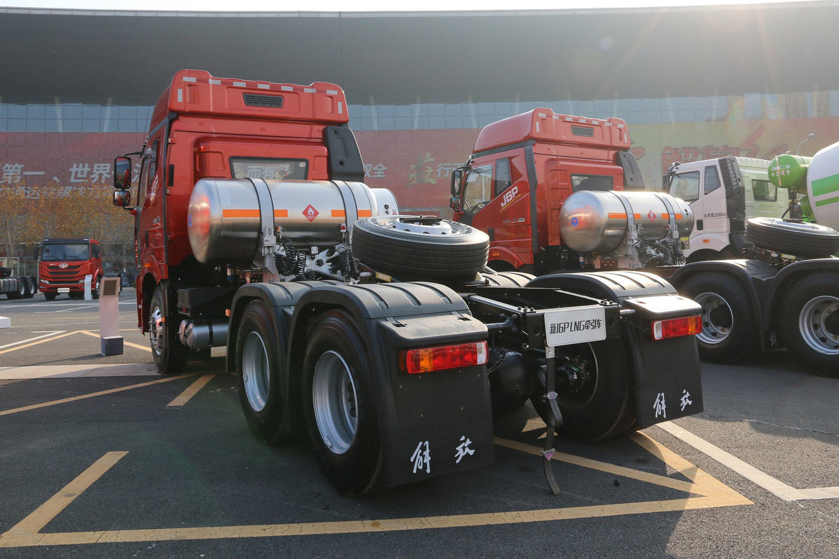 Caminhão Trator Faw J6P 6x4 440HP