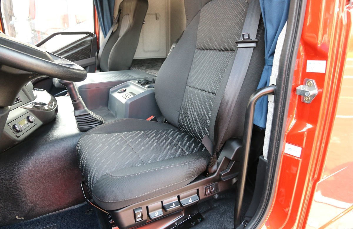 Caminhão Trator Faw J6P 6x4 440HP