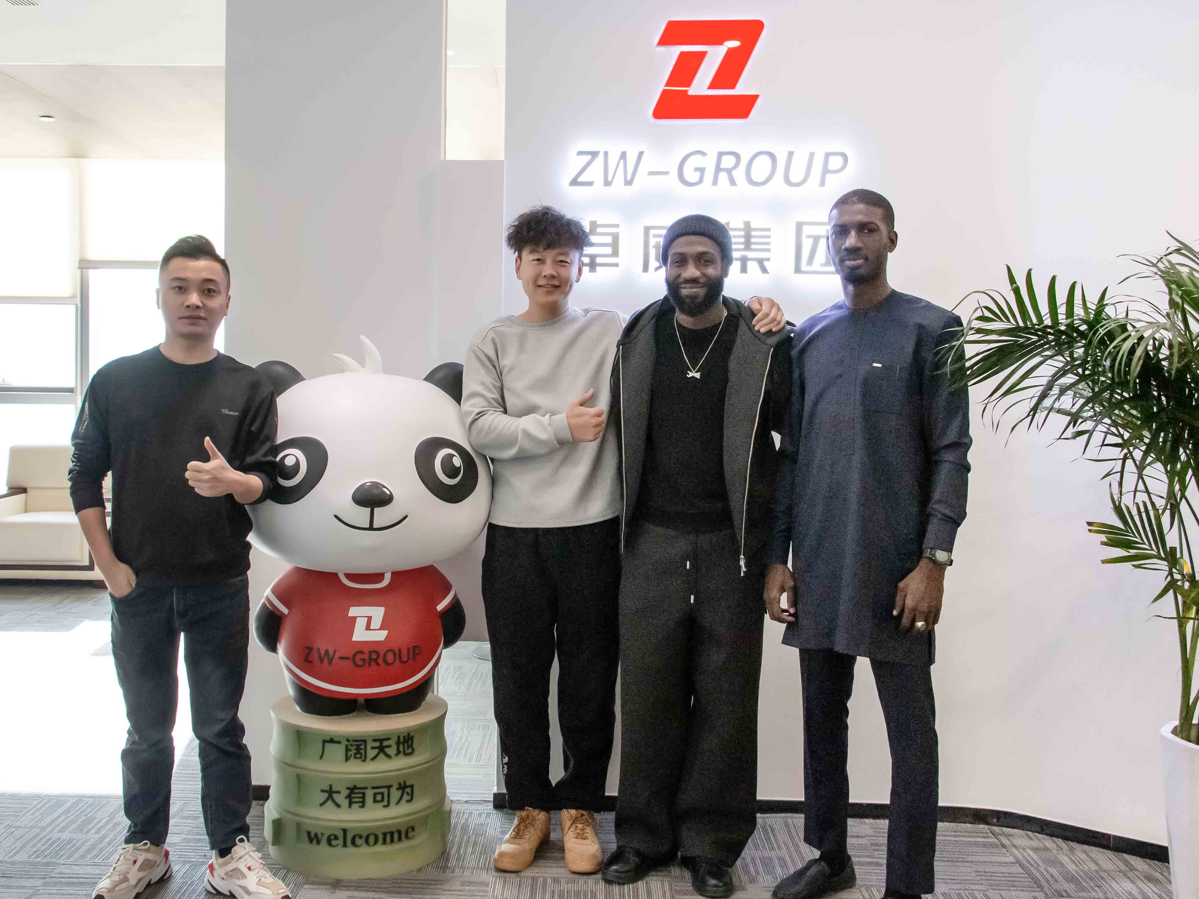  Cabeça de trator HOWO e reboque de caixa aberta usados------Senegal