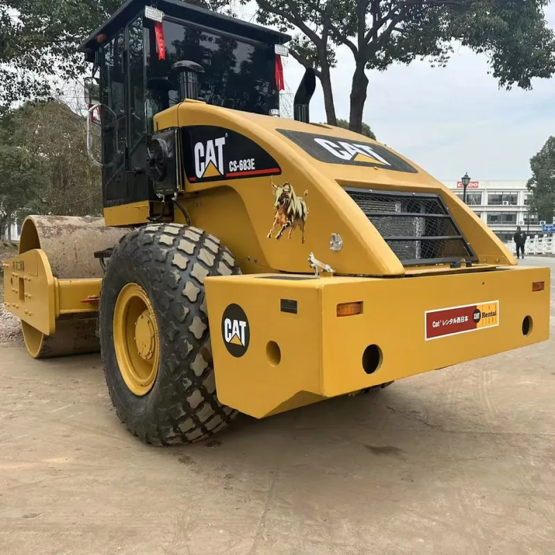 Rolo Compactador CAT CS683E Usado