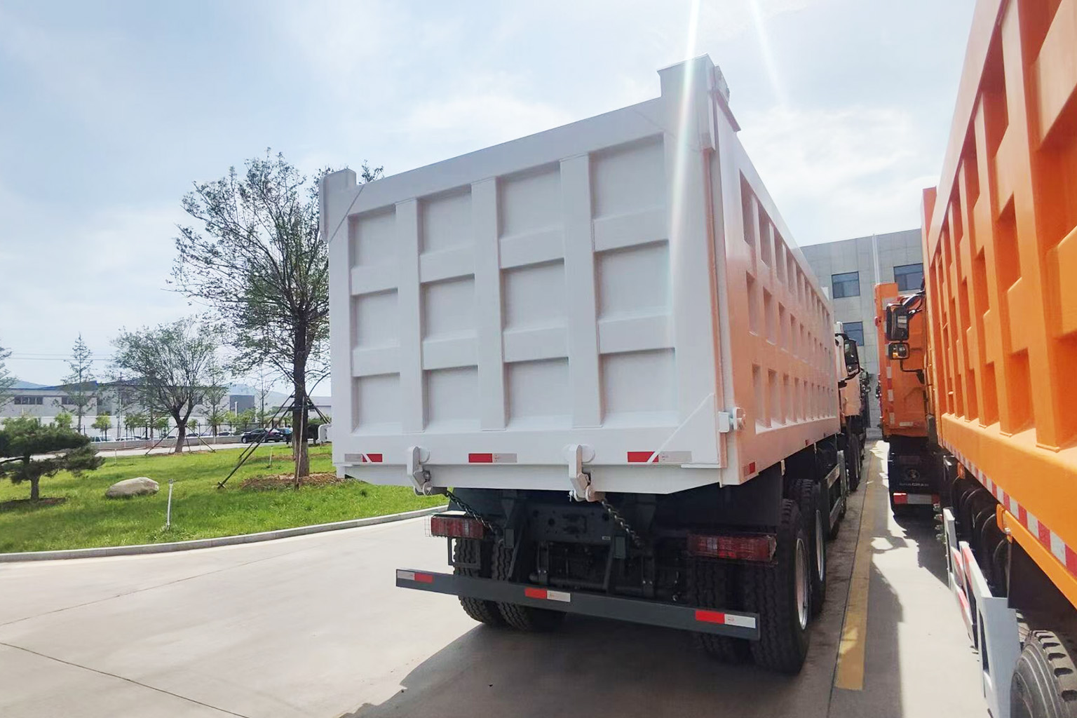 Howo NX 8x4 Caminhão Basculante 400hp