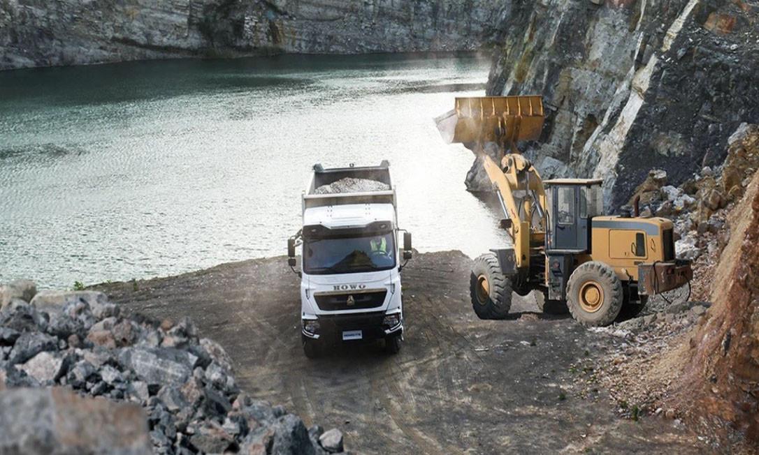 SINOTRUK HOWO T7S 6X4 tipper truck for sale 