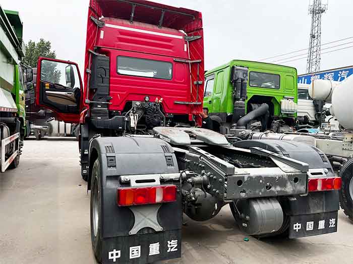 شاحنة جرار HOWO NX 6x4 بقوة 440 حصان