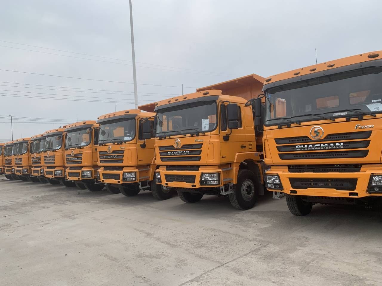 شاحنة شاكمان F3000 6x4 قلابة