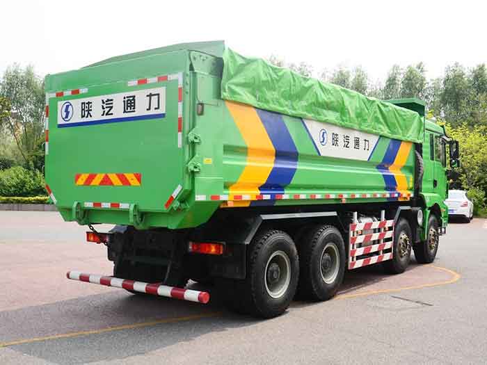 شاحنة قلابة مستعملة من نوع شاكمان M3000 8x4