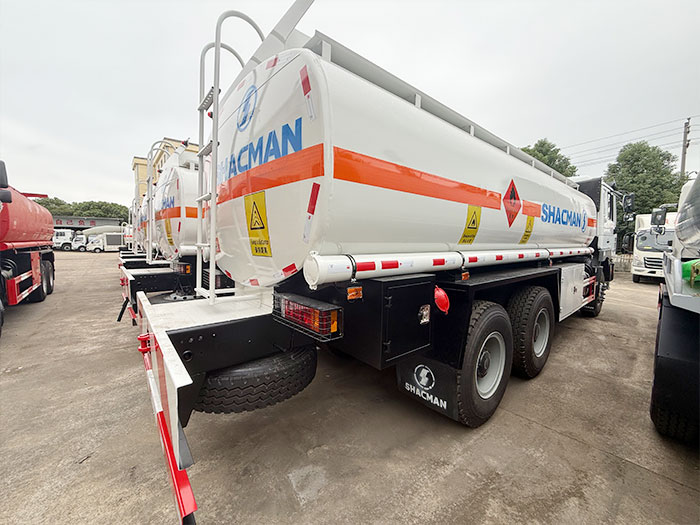 شاحنة صهريج وقود شاكمان F3000 6x4