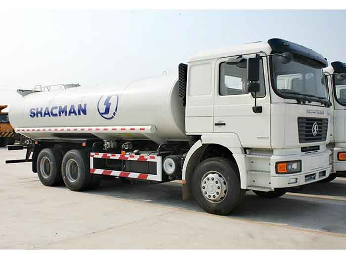 شاحنة شاكمان F2000 لنقل المياه
