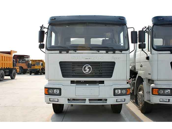 شاحنة شاكمان F2000 لنقل المياه