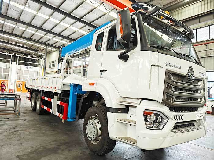 Howo NX Lifting Crane Truck