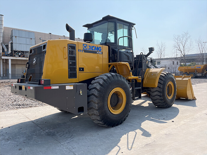لودر XCMG XC956 الجديد