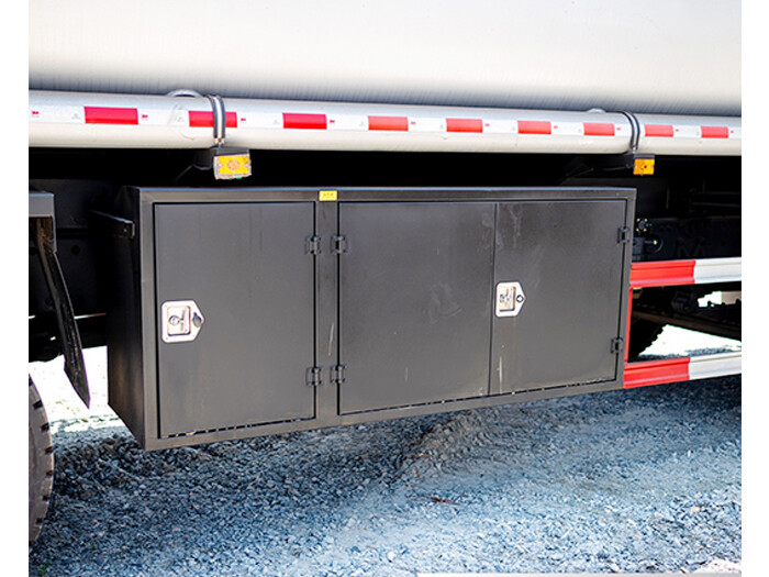 FAW JH6 8x4 420HP Fuel Tanker Truck