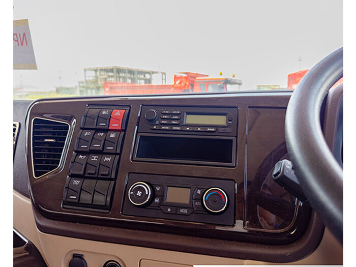 FAW JH6 8x4 420HP Fuel Tanker Truck