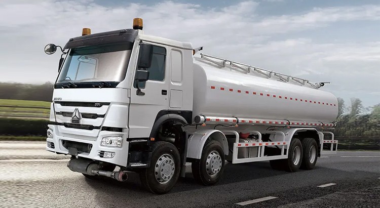 new 8x4 HOWO Oil Tank Truck 