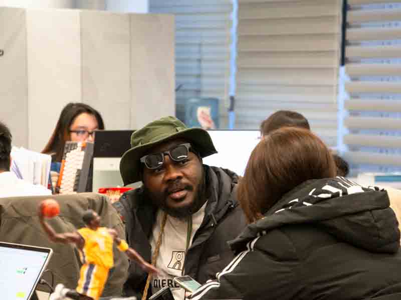 عميل جمهورية الكونغو الديمقراطية يختار مجموعة ZW للمركبات لشاحنة HOWO 8*4 قلابة مستعملة