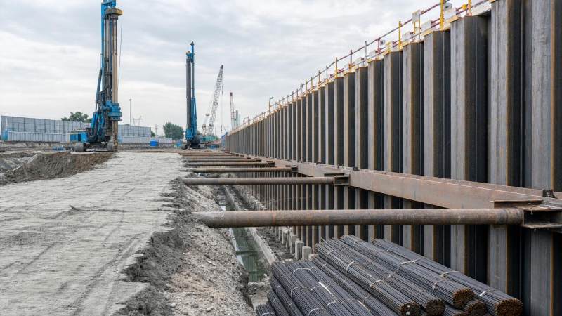 How steel sheet piles for retaining walls cut site risk