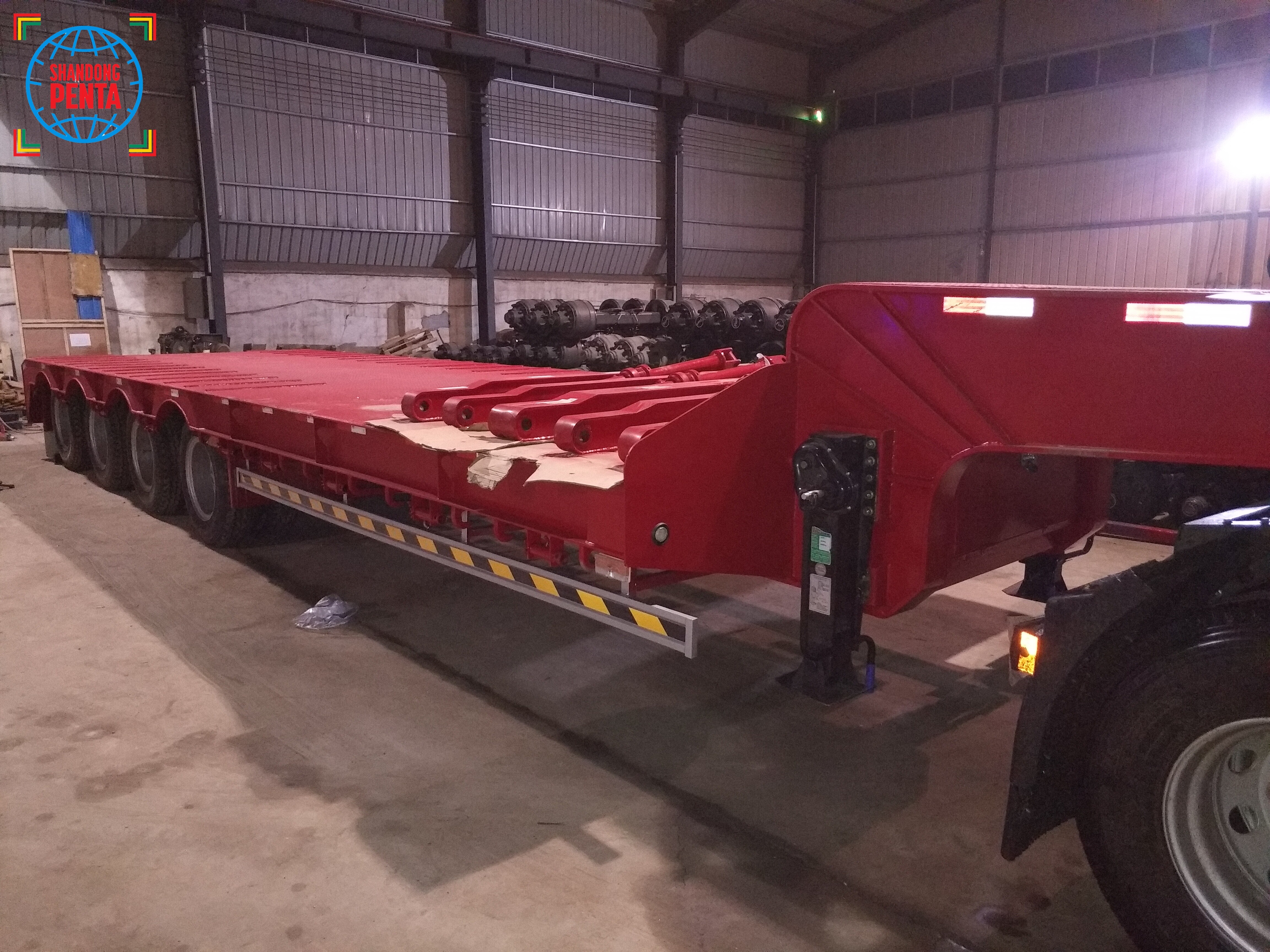 Four-axle flatbed truck