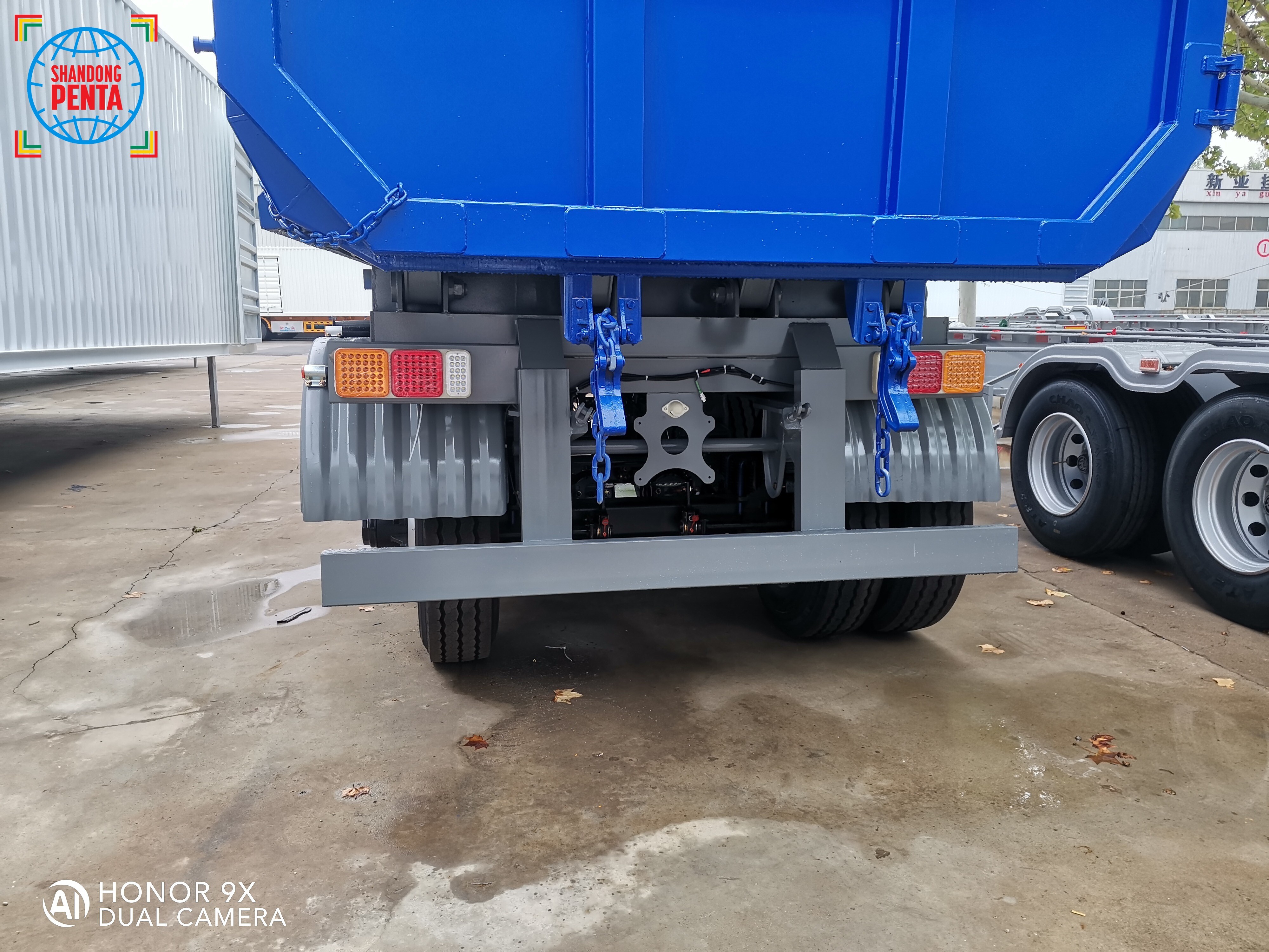 Three-axle Rear-Tilt Self-Unloading