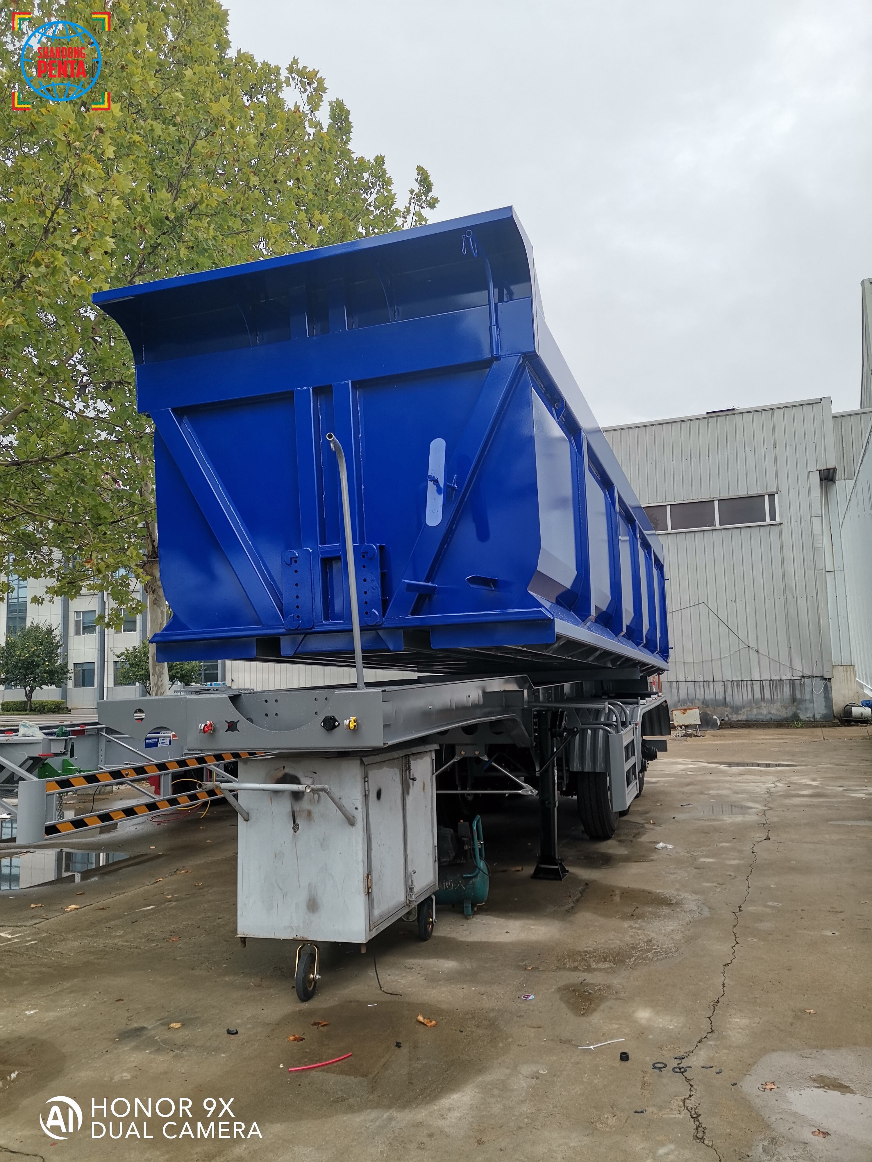 Three-axle Rear-Tilt Self-Unloading