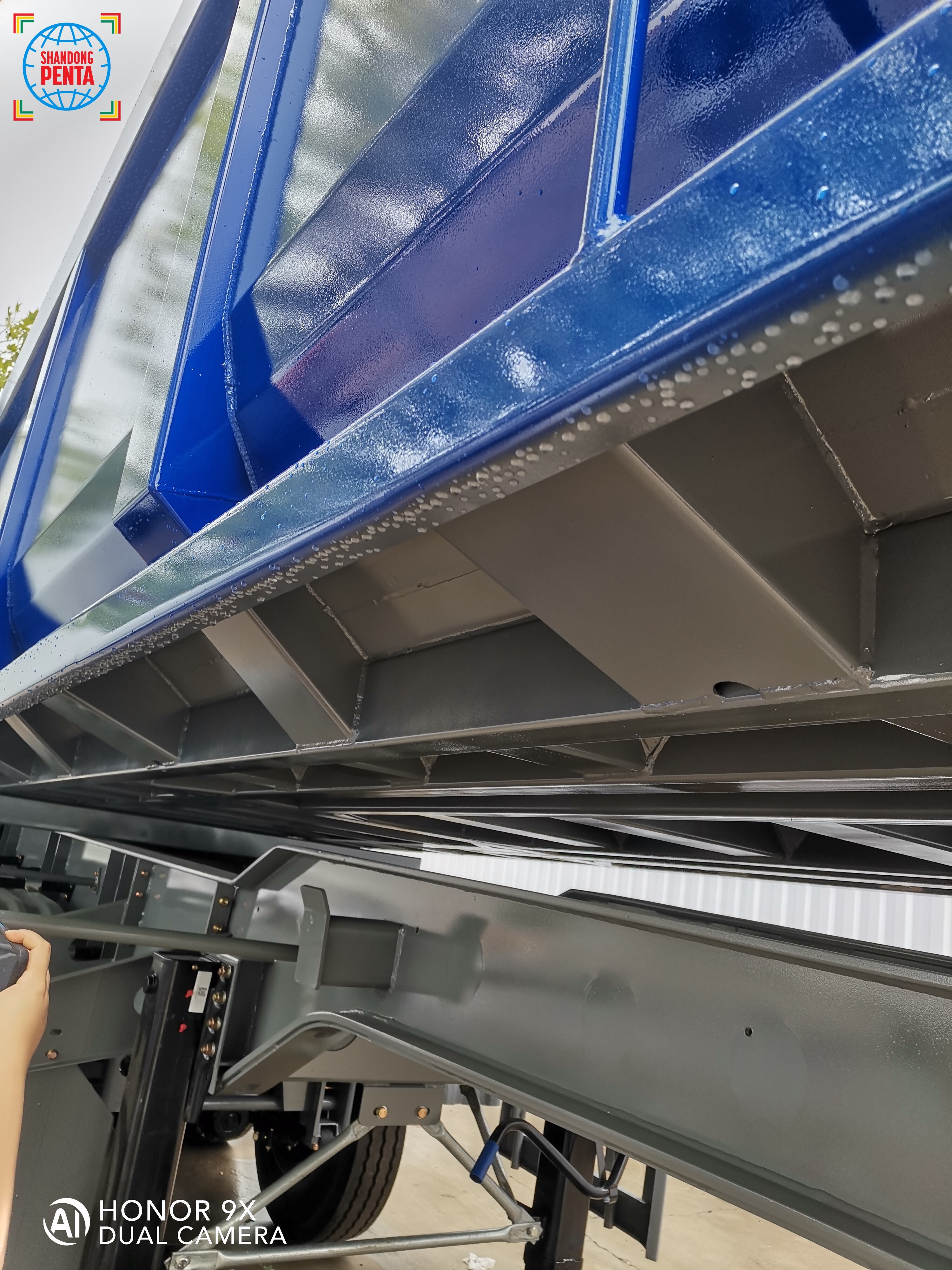 Three-axle Rear-Tilt Self-Unloading