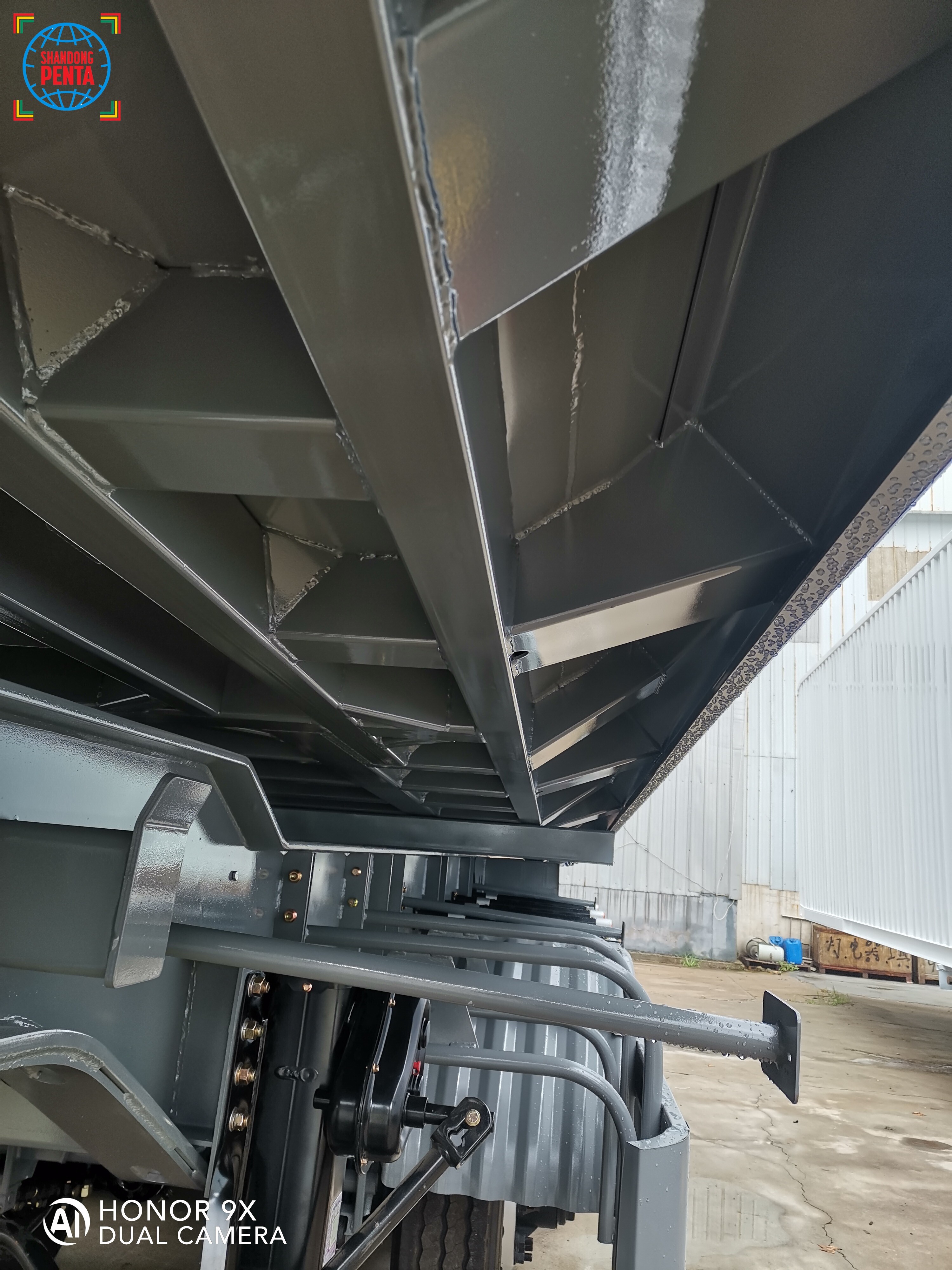 Three-axle Rear-Tilt Self-Unloading