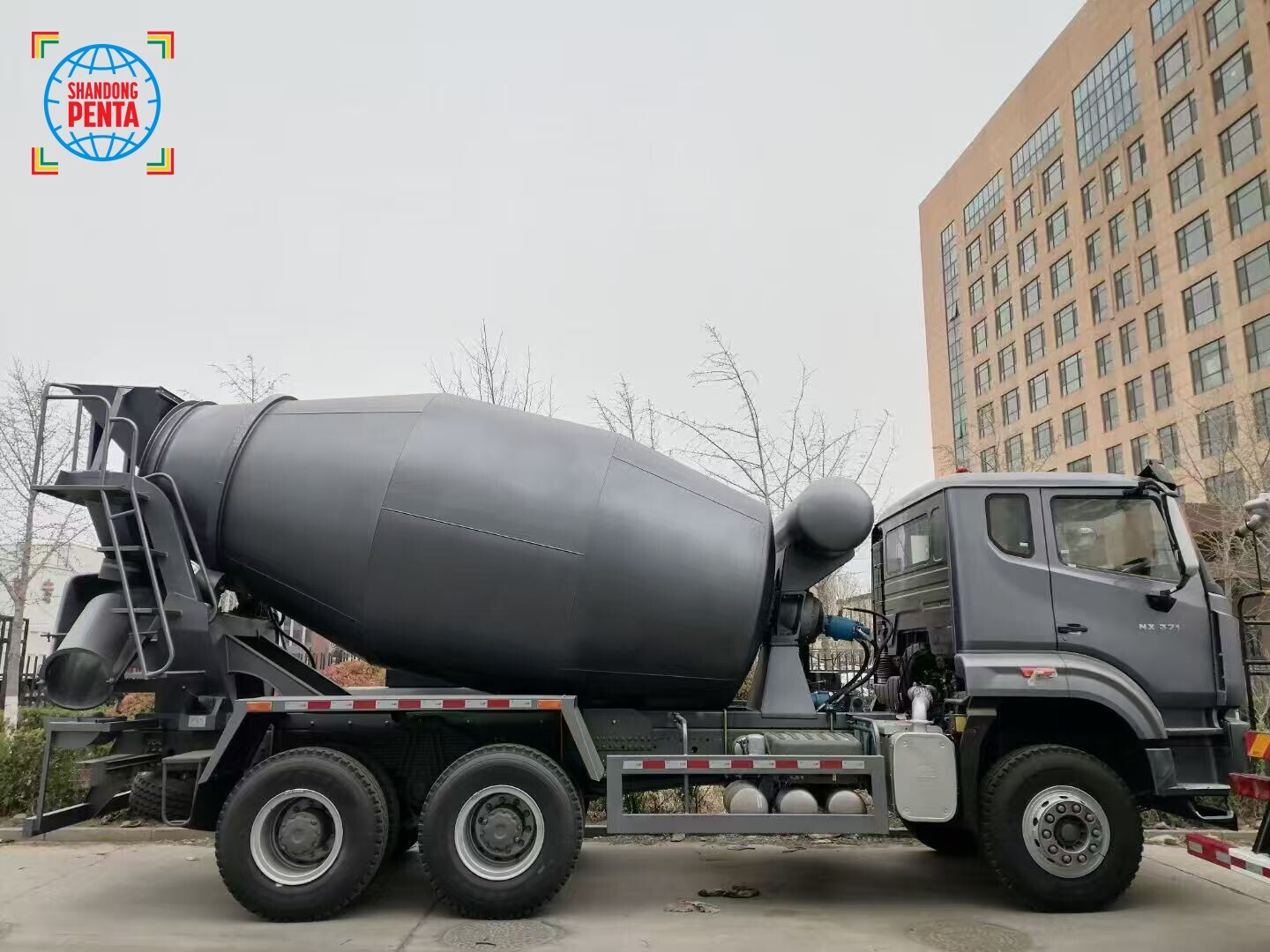 Square Concrete Mixer Truck