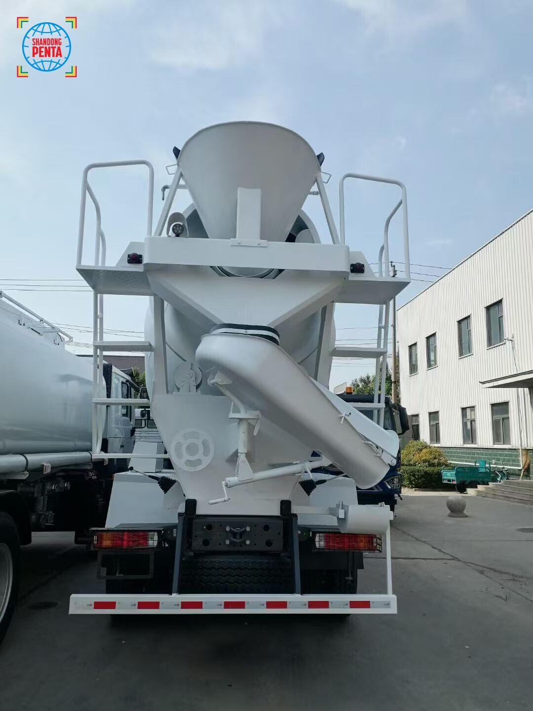 Square Concrete Mixer Truck