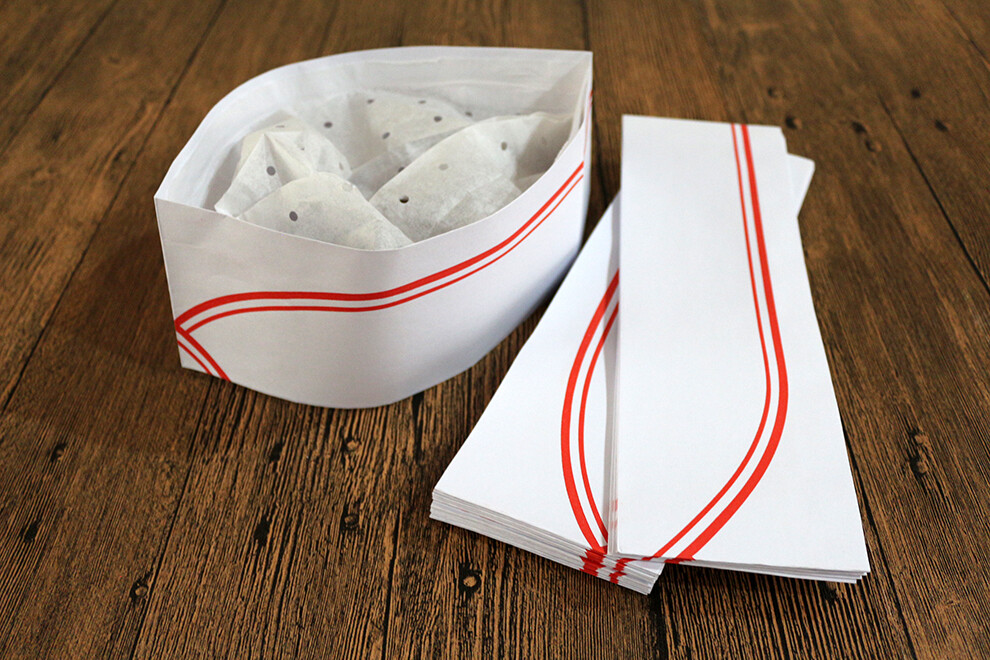 Paper forage hat (double red strip)
