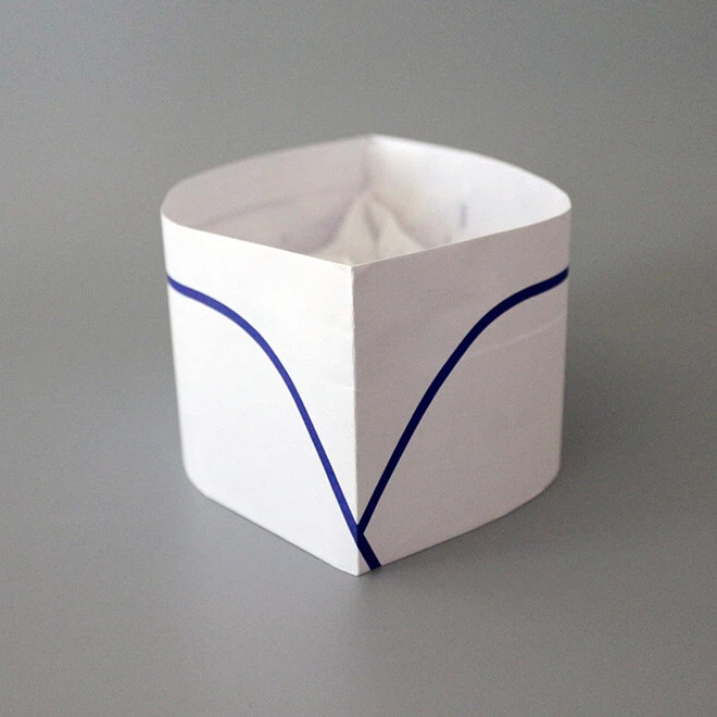 Paper forage hat (single blue strip)