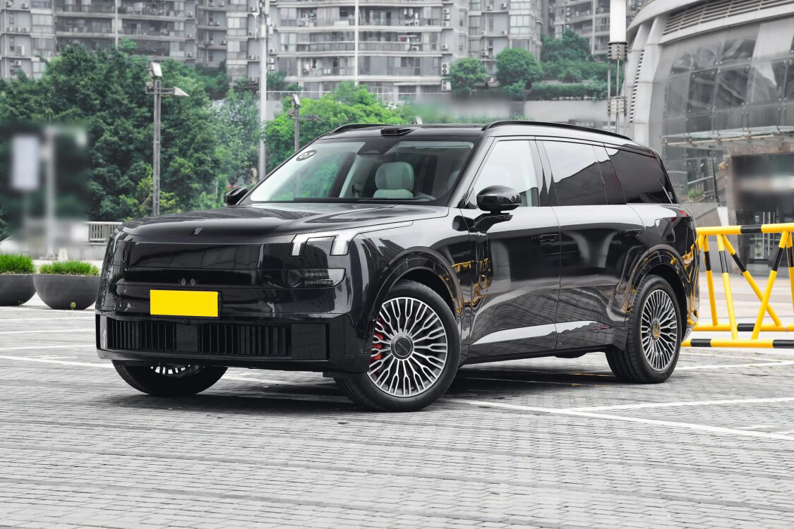 Lynk & Co 900
