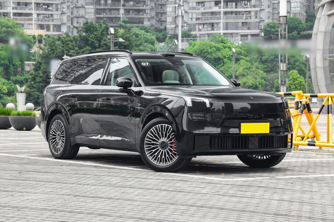 Lynk & Co 900
