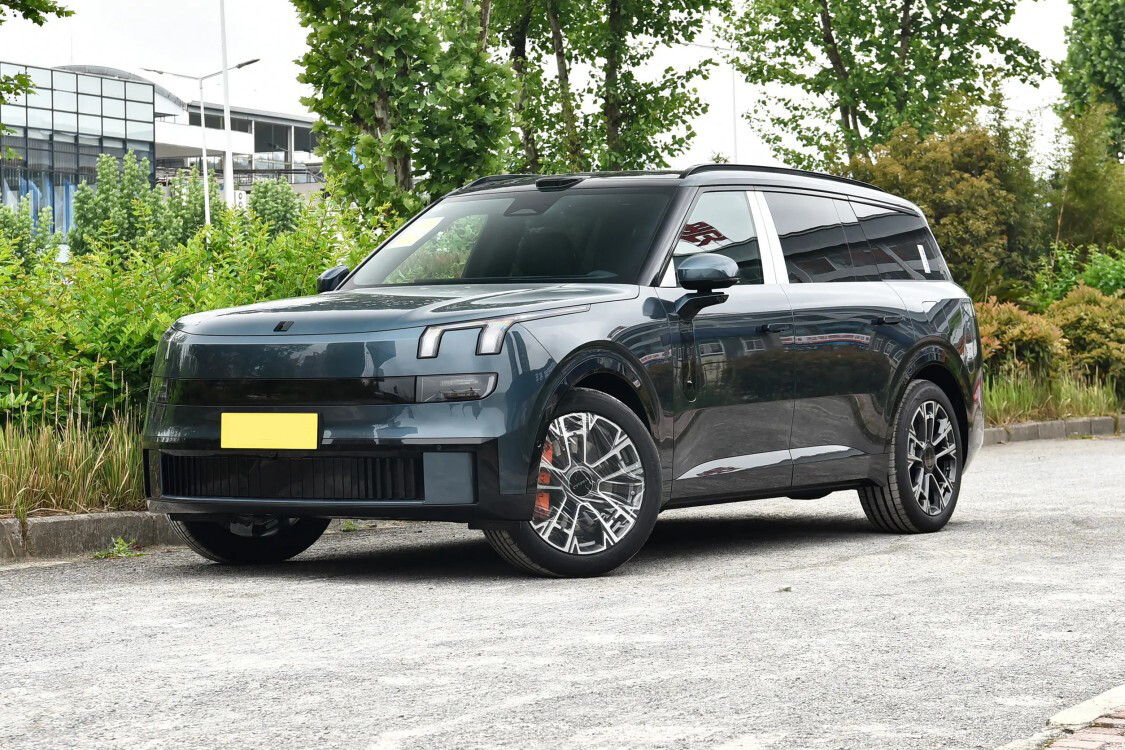 Lynk & Co 900