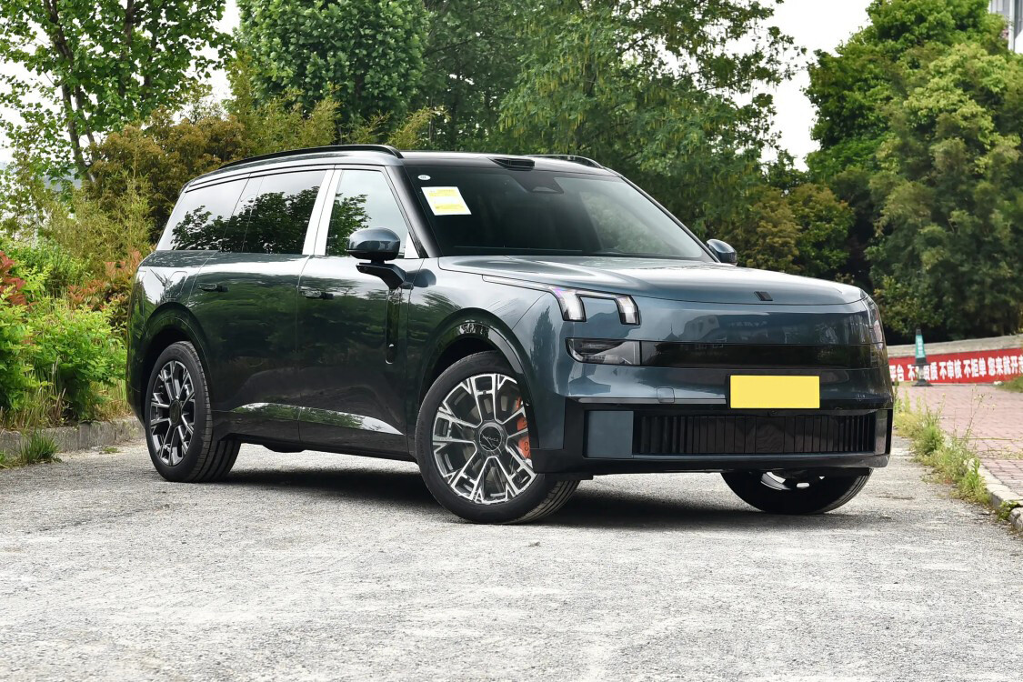 Lynk & Co 900