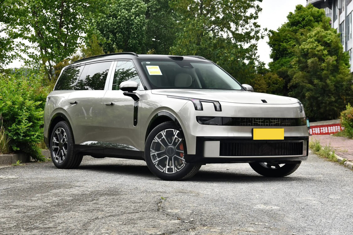 Lynk & Co 900