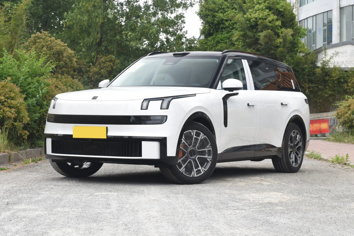 Lynk & Co 900