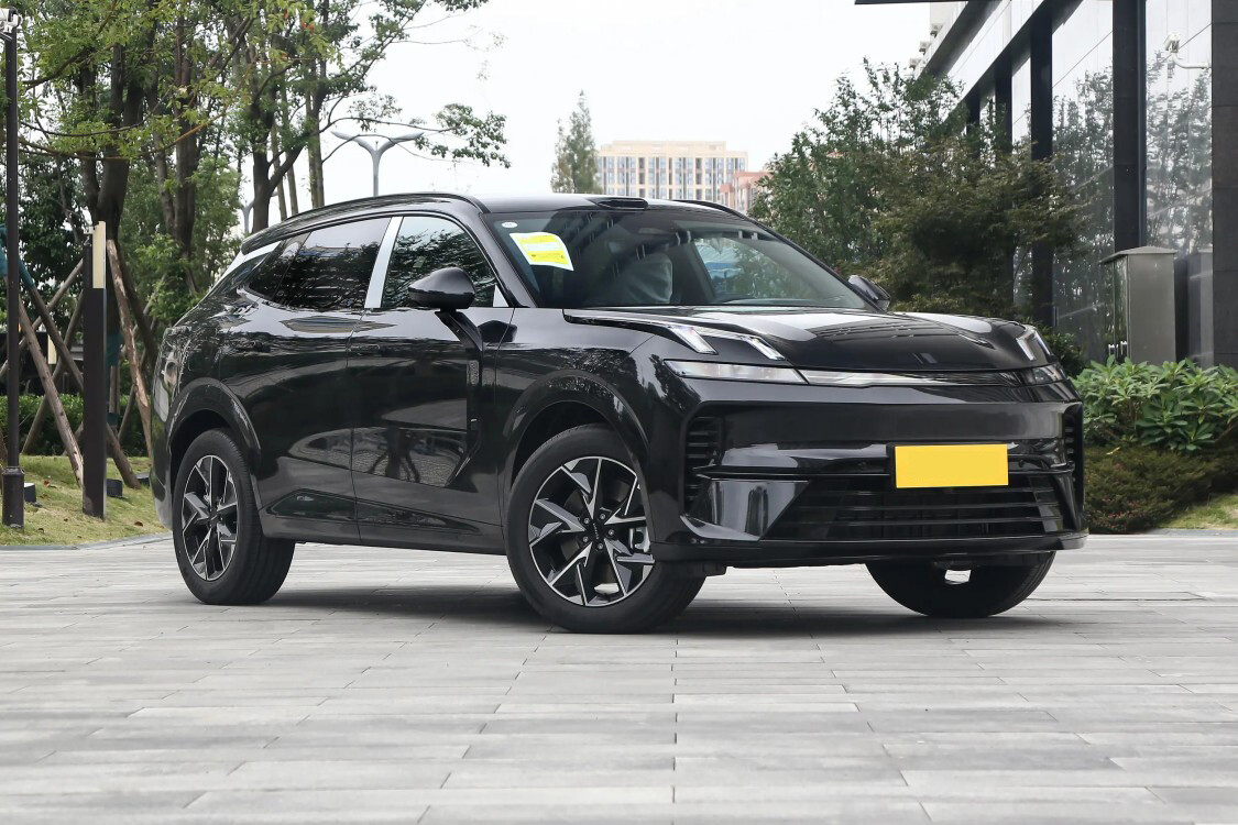Lynk & Co 08 EM-P