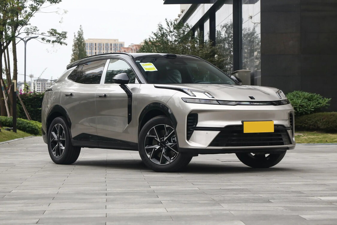 Lynk & Co 08 EM-P