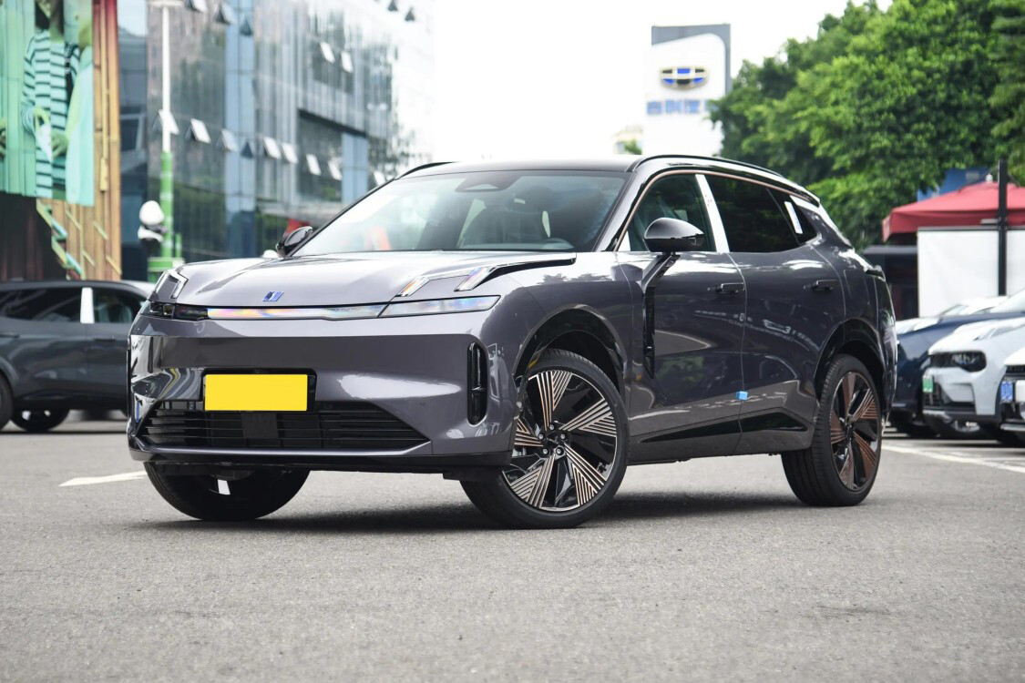 Lynk & Co 08 EM-P