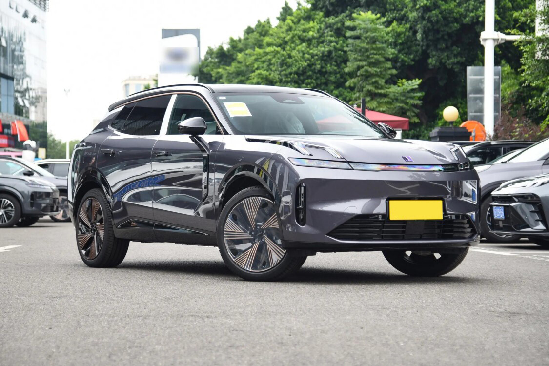 Lynk & Co 08 EM-P