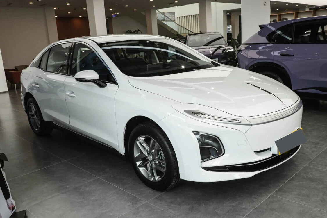 Hongqi E-QM5  2025