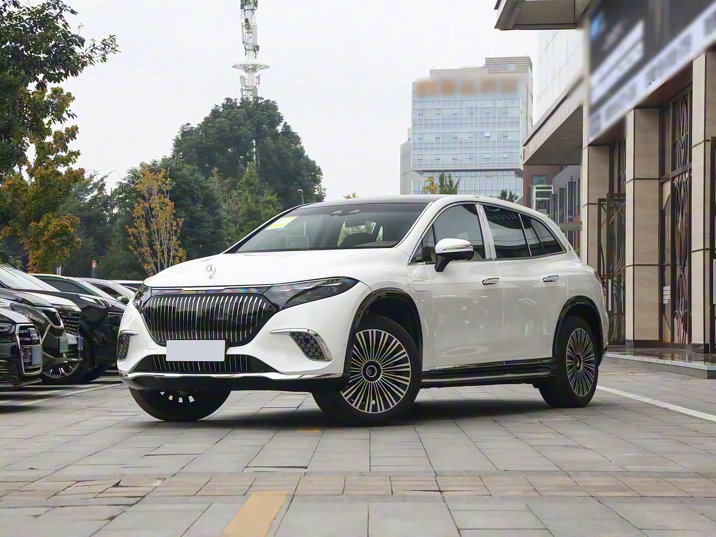 EQS SUV