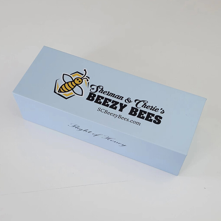 Matt White Clothing Perfume Cosmetic Gold Foil Logo Printing Box Gift Packaging Shopping Box with Lid Magnetic Closure Small box