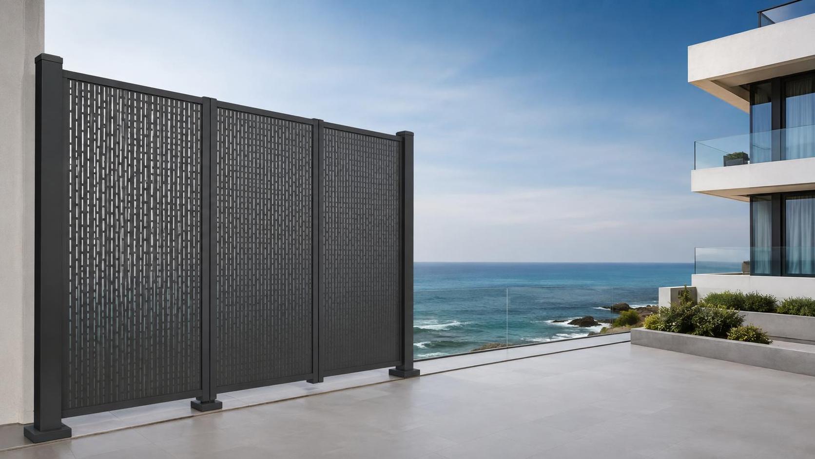 Can an aluminum privacy screen withstand strong coastal winds?