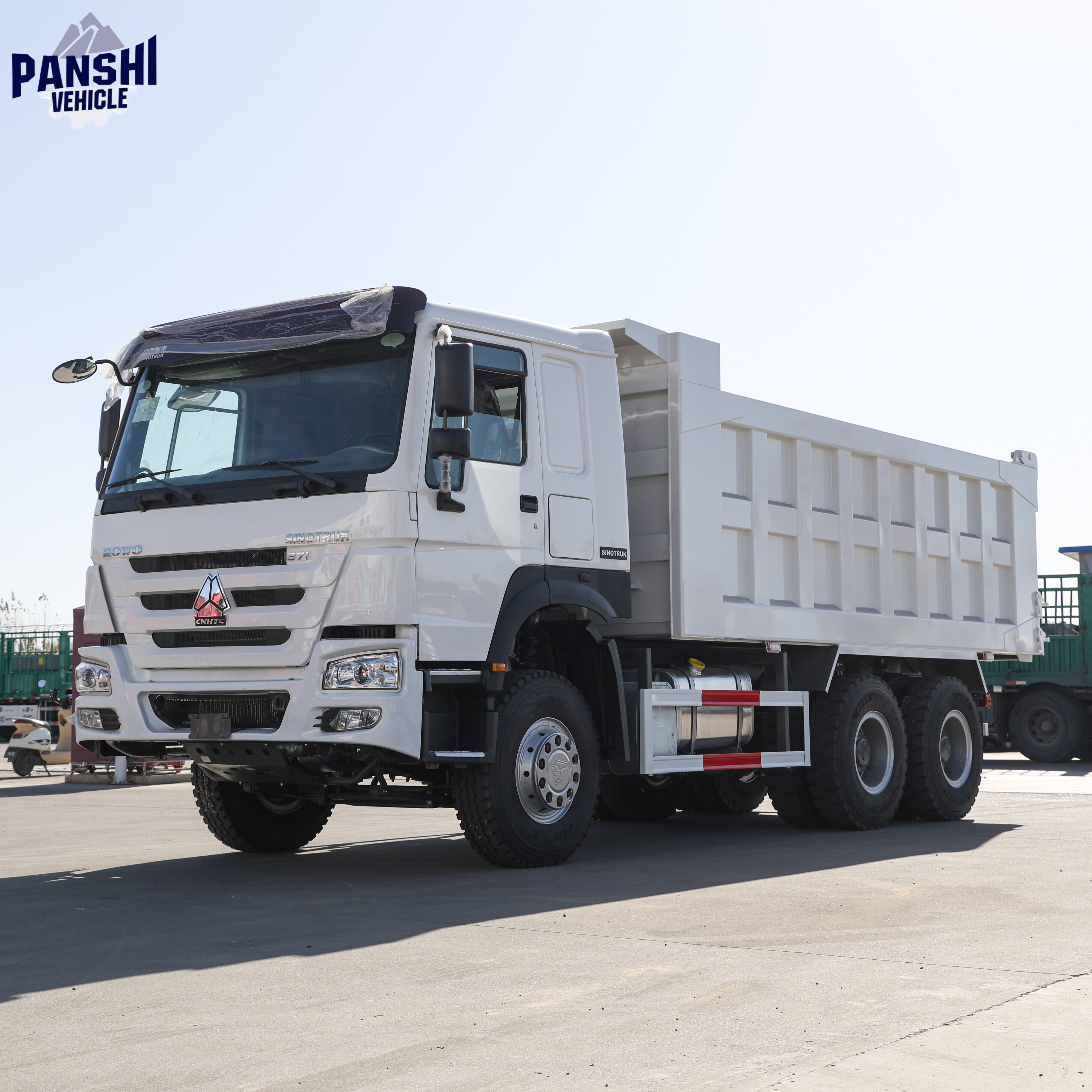 Sinotruk Howo 6x4/8x4 diesel trucks, 10-wheel and 12-wheel cargo box models, are for sale.