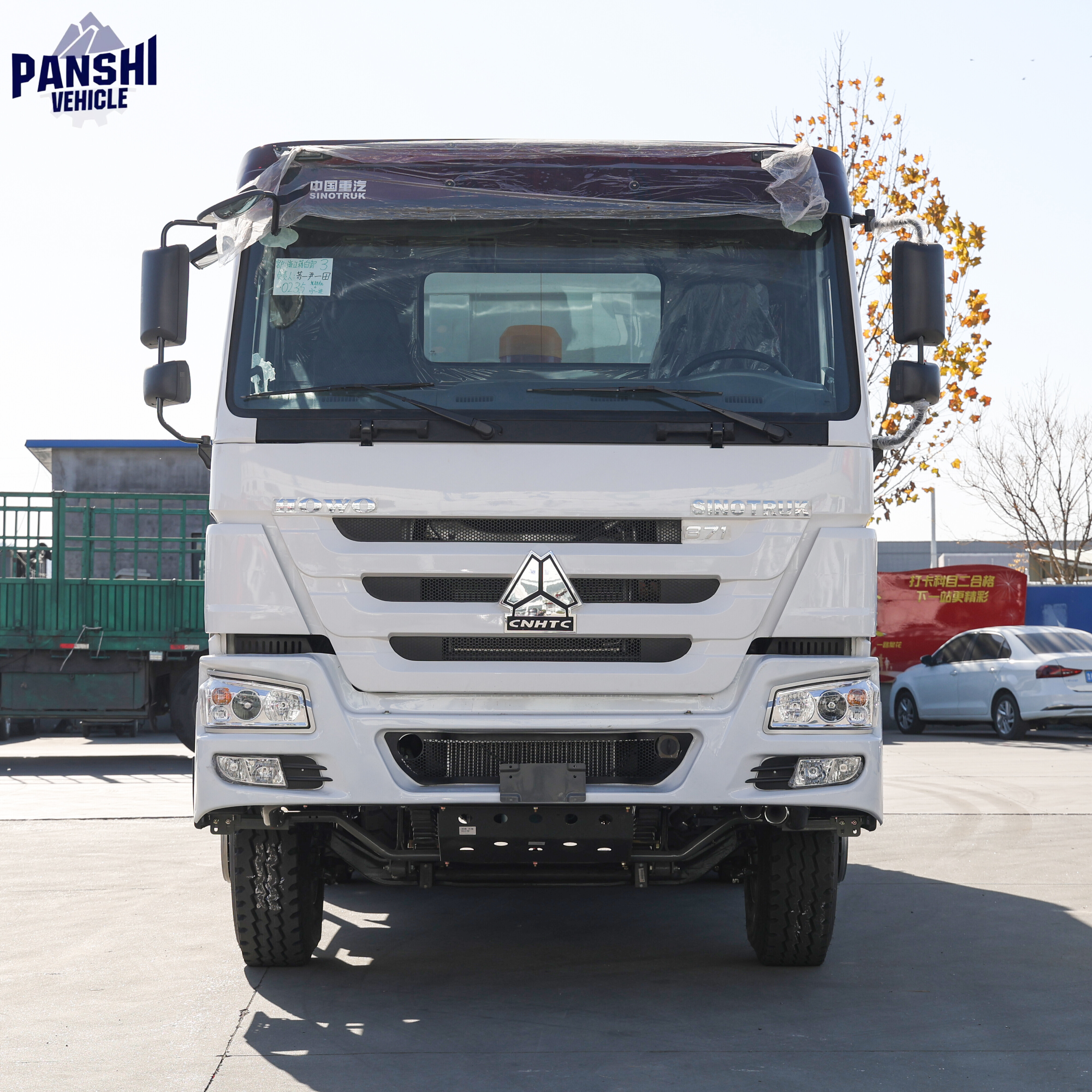 Sinotruk Howo 6x4/8x4 diesel trucks, 10-wheel and 12-wheel cargo box models, are for sale.